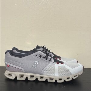On Running Women's Cloud 5 trainer in the Pearl Frost colorway.